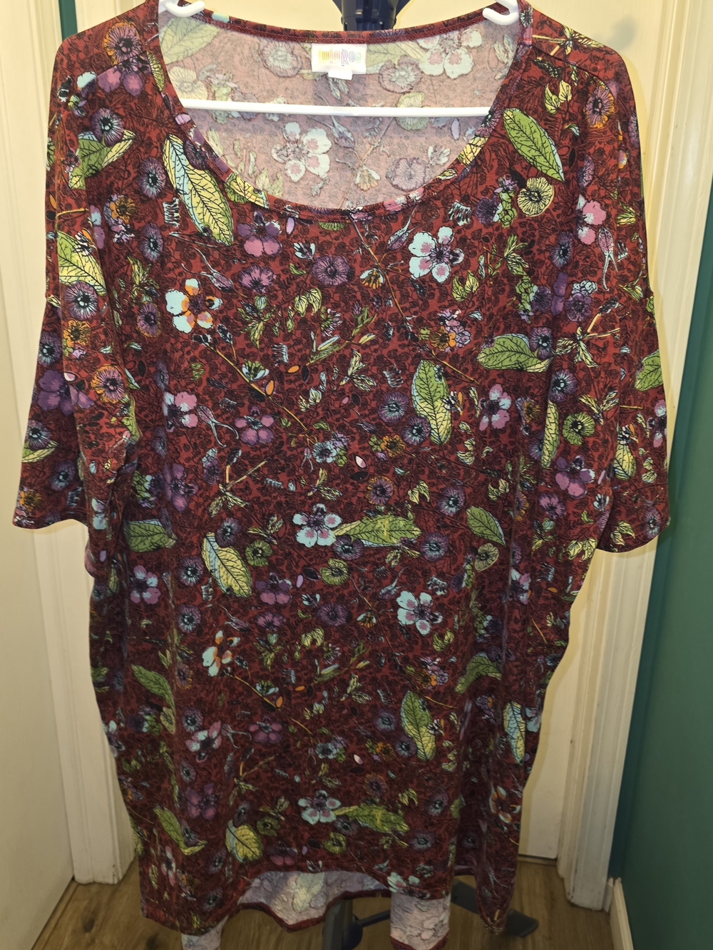 Women’s Floral Scoop Neck Top - Burgundy